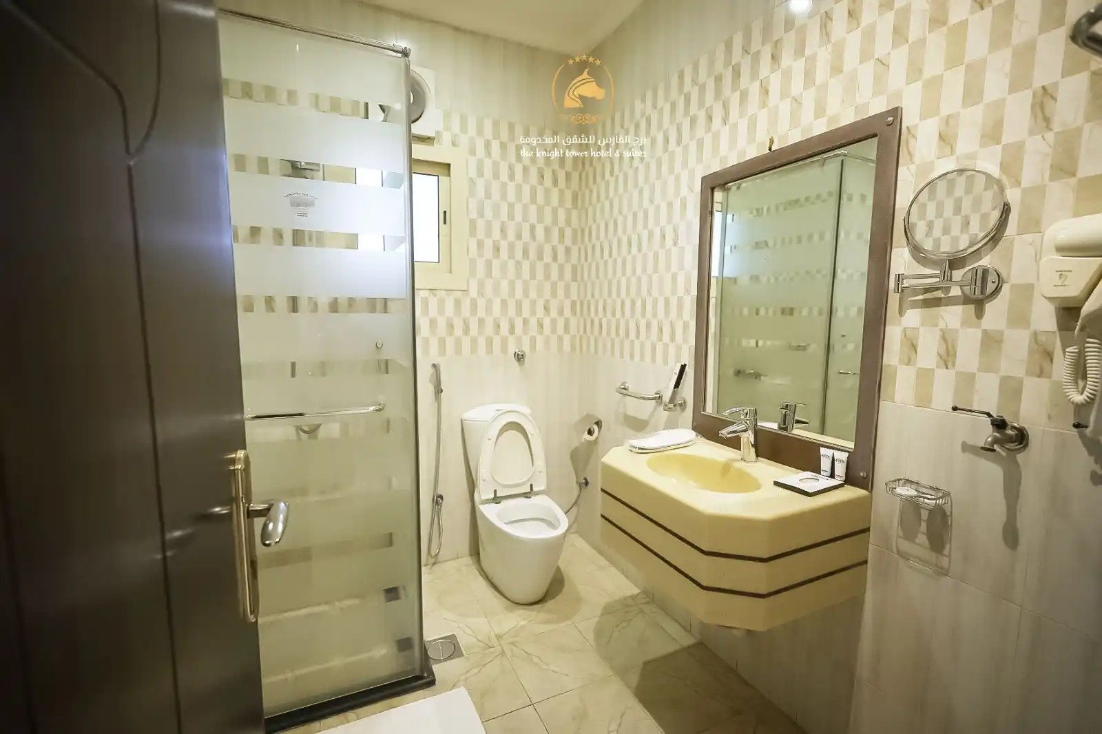 جناح غرفة وصالة